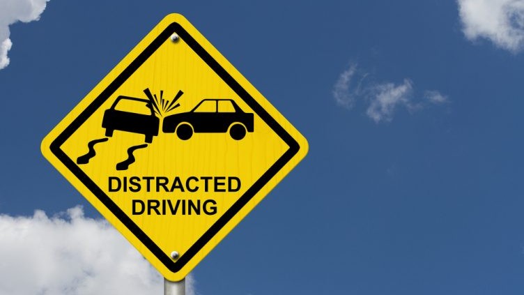 sign of caution to avoid distracted driving